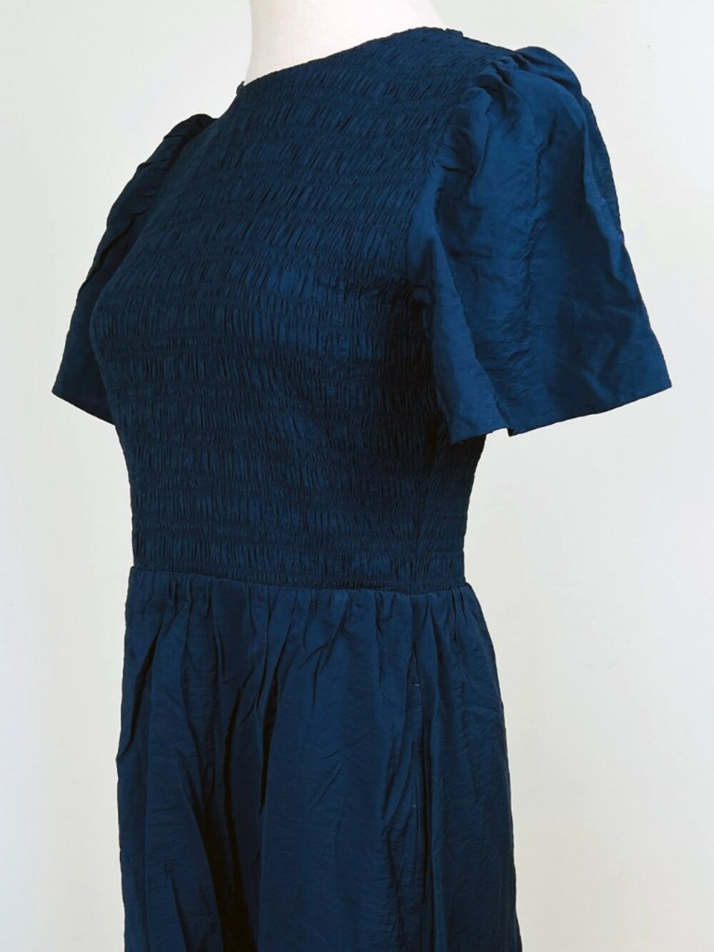 NWT GAP Women’s Smocked Navy Blue Short Sleeve Midi Dress Size S